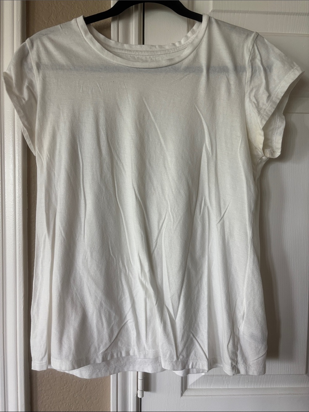 Universal Thread White Short-Sleeve Crewneck Tee